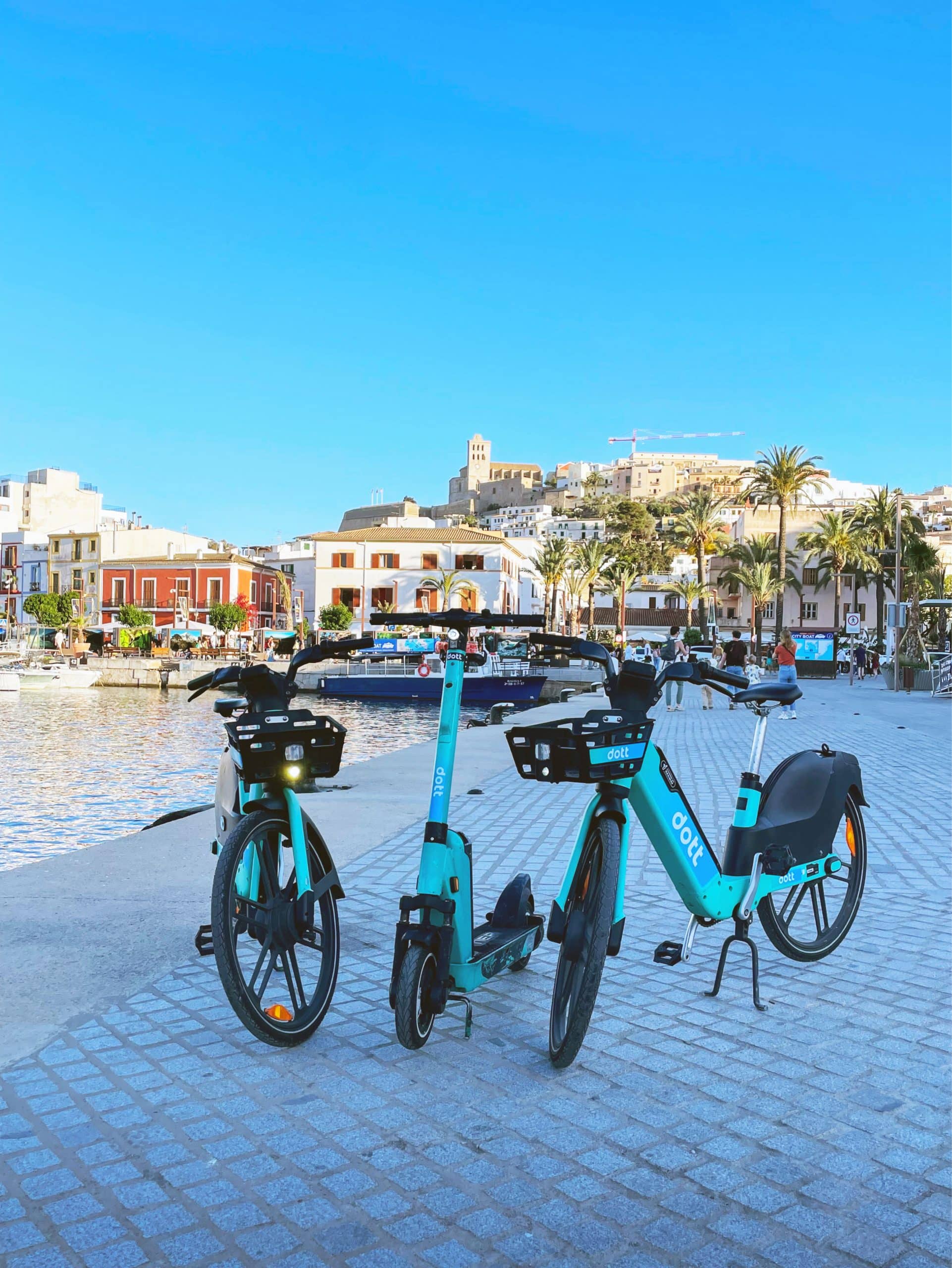 Llega a Ibiza el servicio de patinetes y bicicletas compartidos de Dott -  Dott
